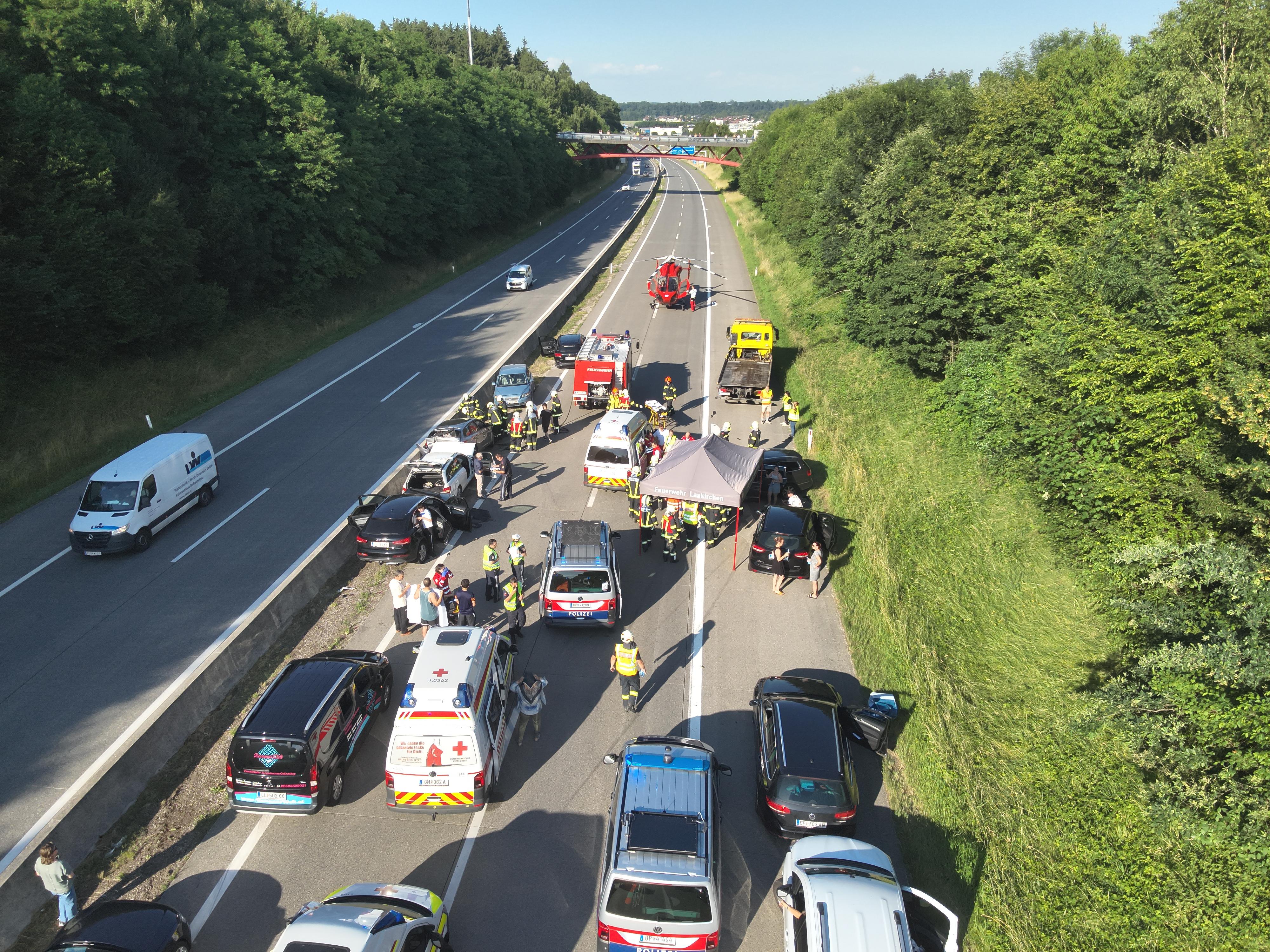 Einsatzfoto Personenrettung Verkehrsunfall ...