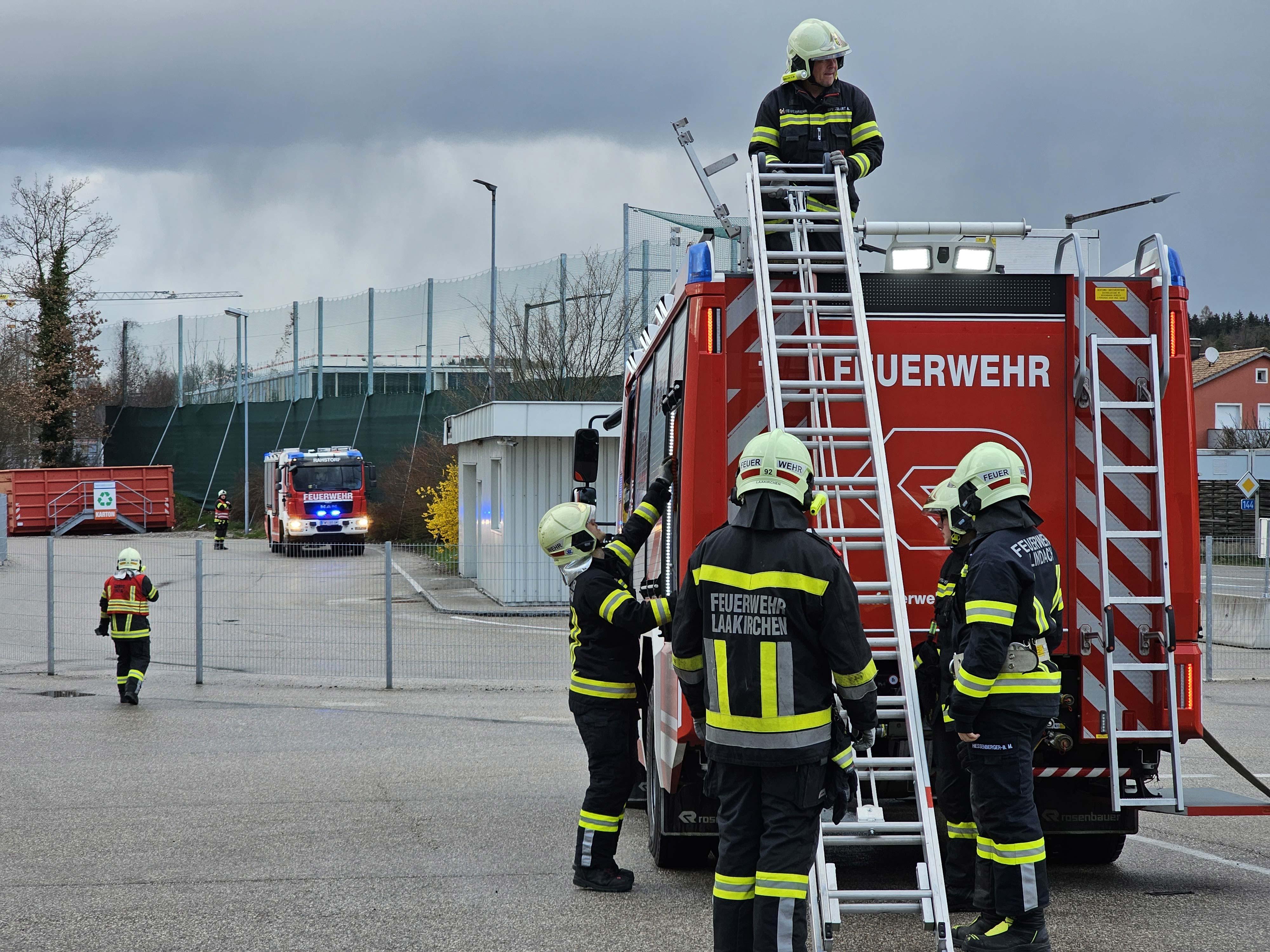 Einsatzfoto Feuerwehr-Nachwuchs schließt ...